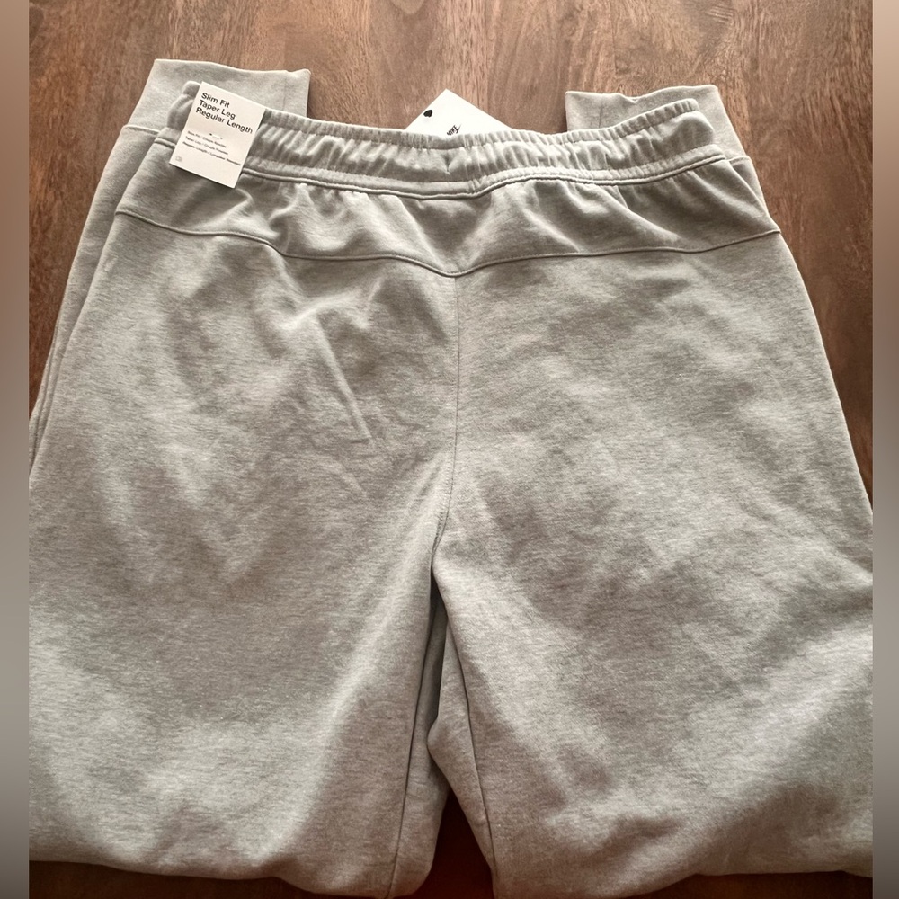 Nike Men’s Sweatpants Size Medium Taper Leg Slim Fit Gray - Picture 4 of 6